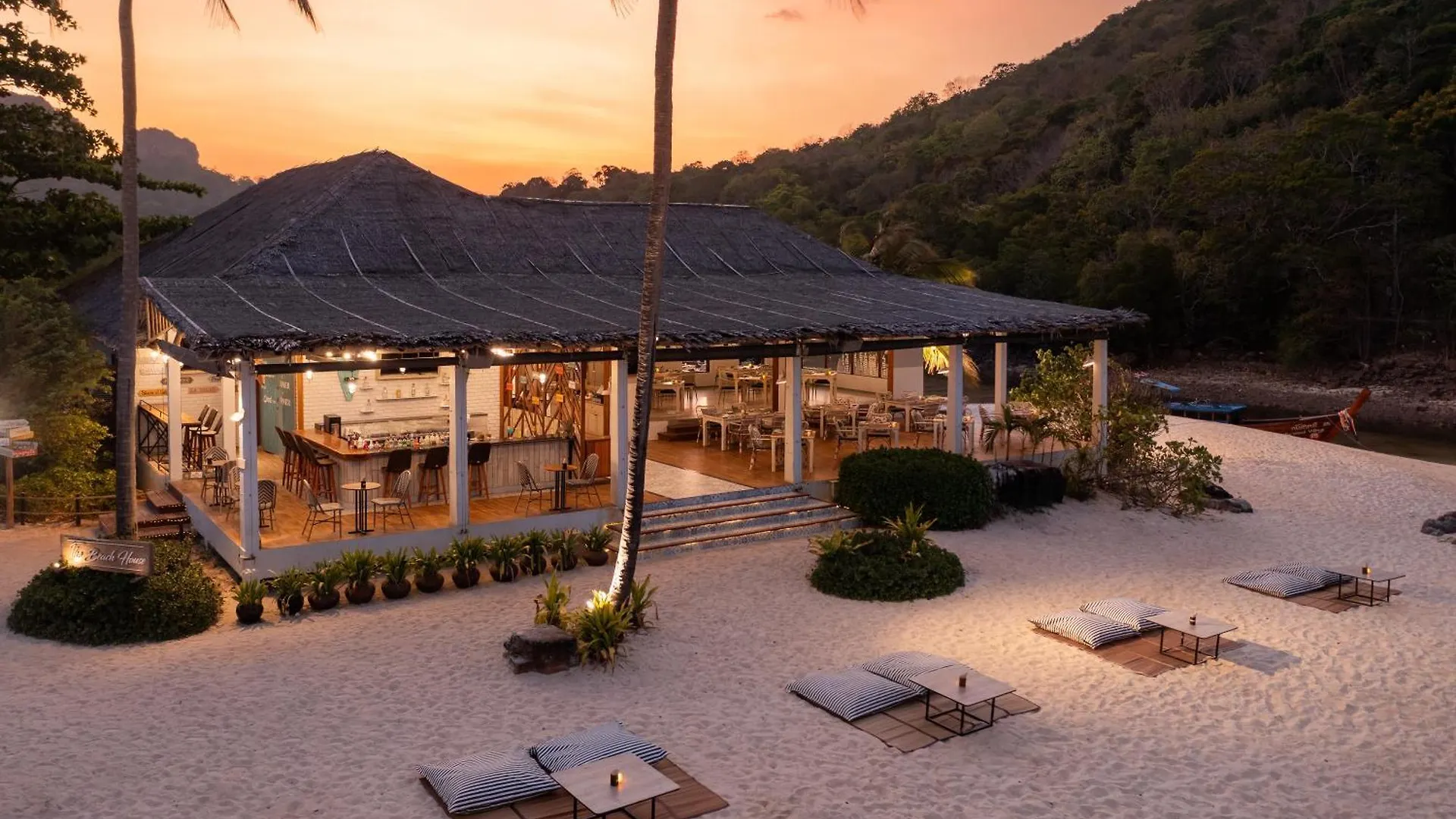 ***** Resort Saii Phi Phi Island Village Thailand