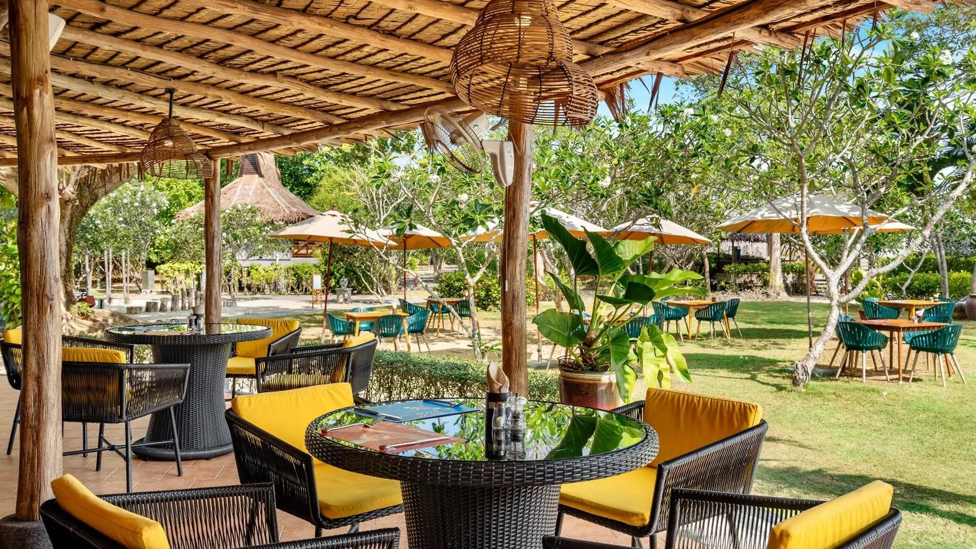 ***** Resort Saii Phi Phi Island Village Thailand
